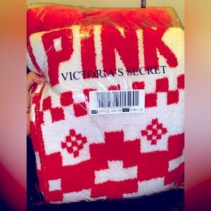 Pink by Victor’s Secret Marshmallow knit blanket BNWT